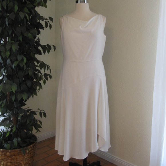 Gal Meets Glam Juliet Cowl Neck Crepe Dress NWT - Picture 3 of 10